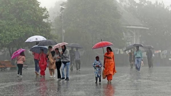Tamil Nadu Rains: 13 மாவட்டங்களில் கன மற்றும் மிகக் கனமழைக்கு வாய்ப்பு! தென்கிழக்கு வங்கக்கடலில் உருவான புதிய காற்றழுத்தத் தாழ்வுப் பகுதி! 