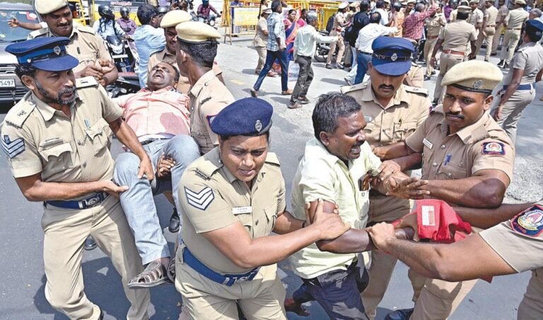 போராட்டத்தை ஒடுக்க வீட்டுக்காவலில் வைக்கப்படும் ஆசிரியர்கள்! டெஸ்மா சட்டத்தின் கூறுகளை அமல்படுத்துவதாக அண்ணாமலை கொந்தளிப்பு!