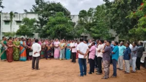 aasiriyar-idamaruthal-muraikedu-vels-media